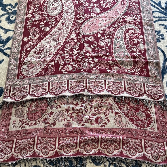 Elegant Paisley Scarf Set - Red and Blue - Picture 11 of 12